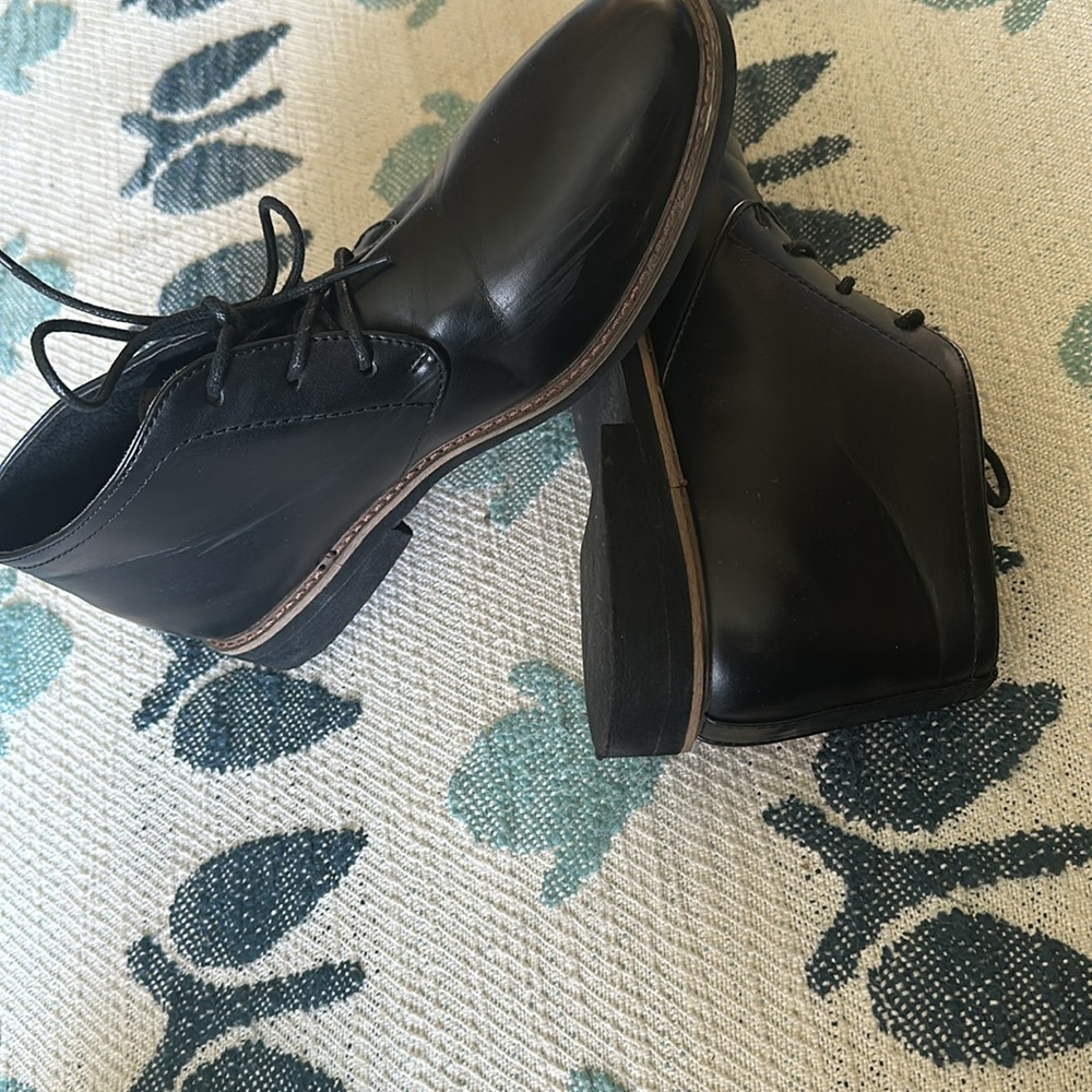Classic Black Men's Dress Shoes - Picture 5 of 12